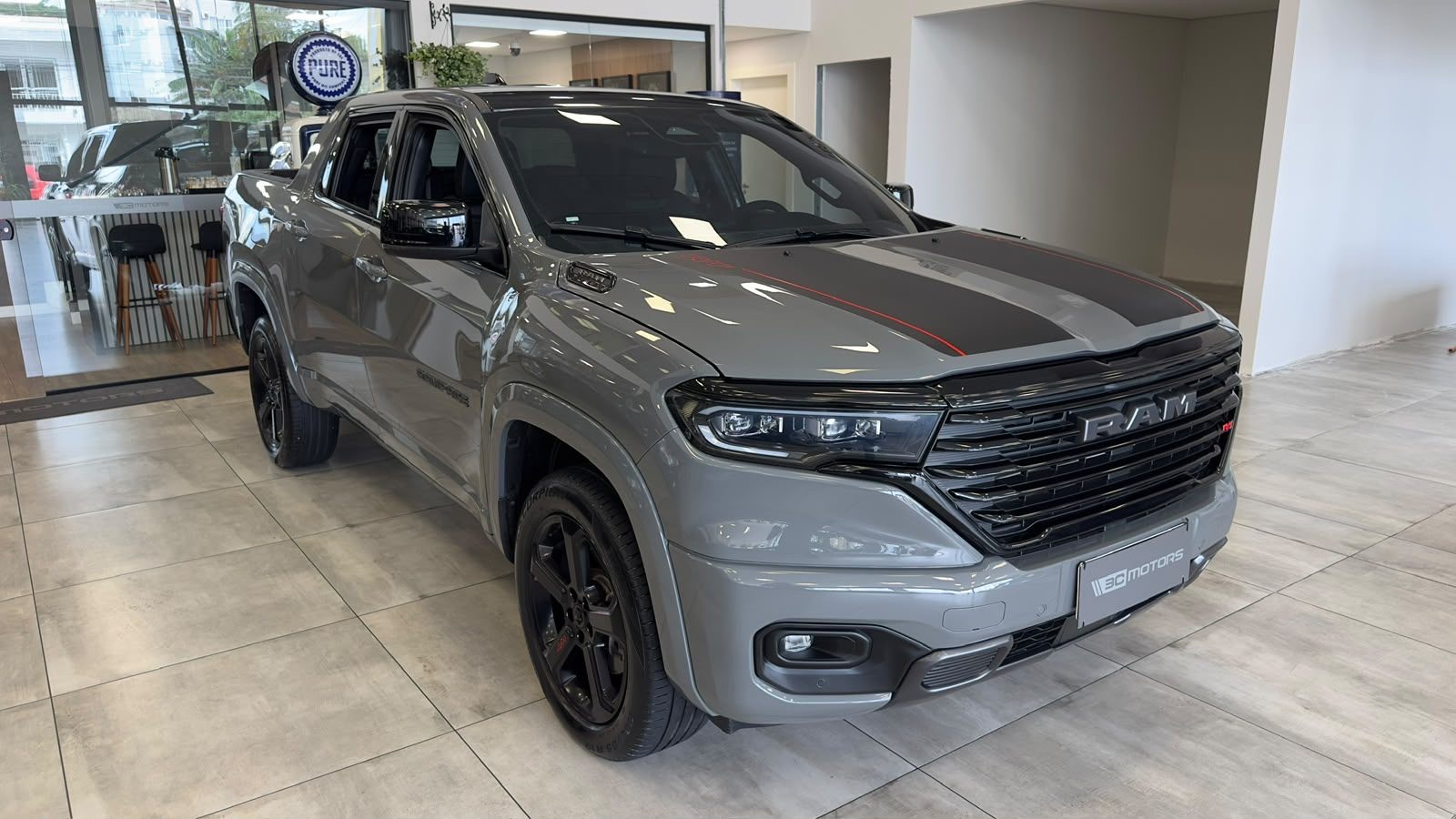 Ram Rampage R/T cinza